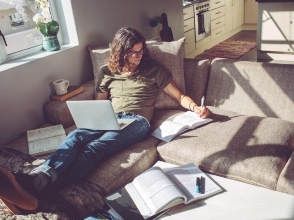 Teilnehmer beim gemeinsamen Austausch über Finanzstrategien